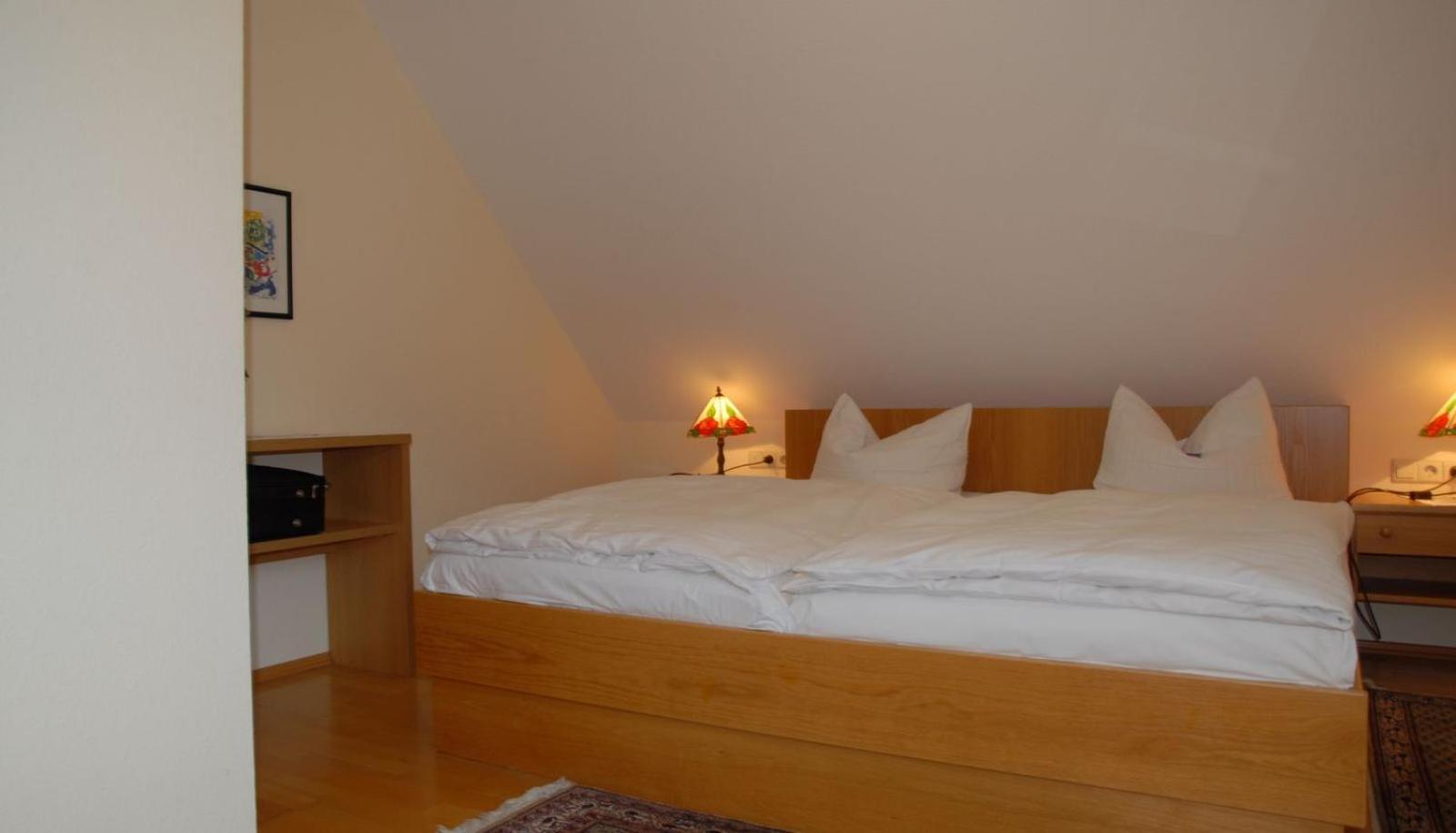 Hotel Garni Grottental Messstetten Екстер'єр фото